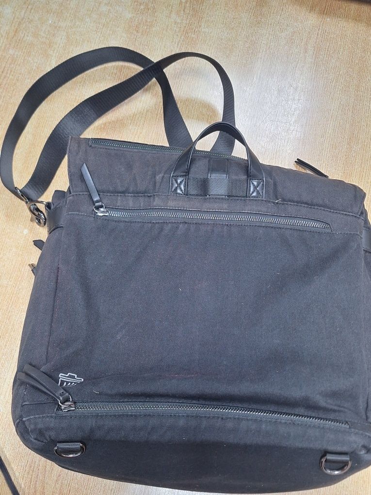 Geanta laptop încăpătoare/20 lei