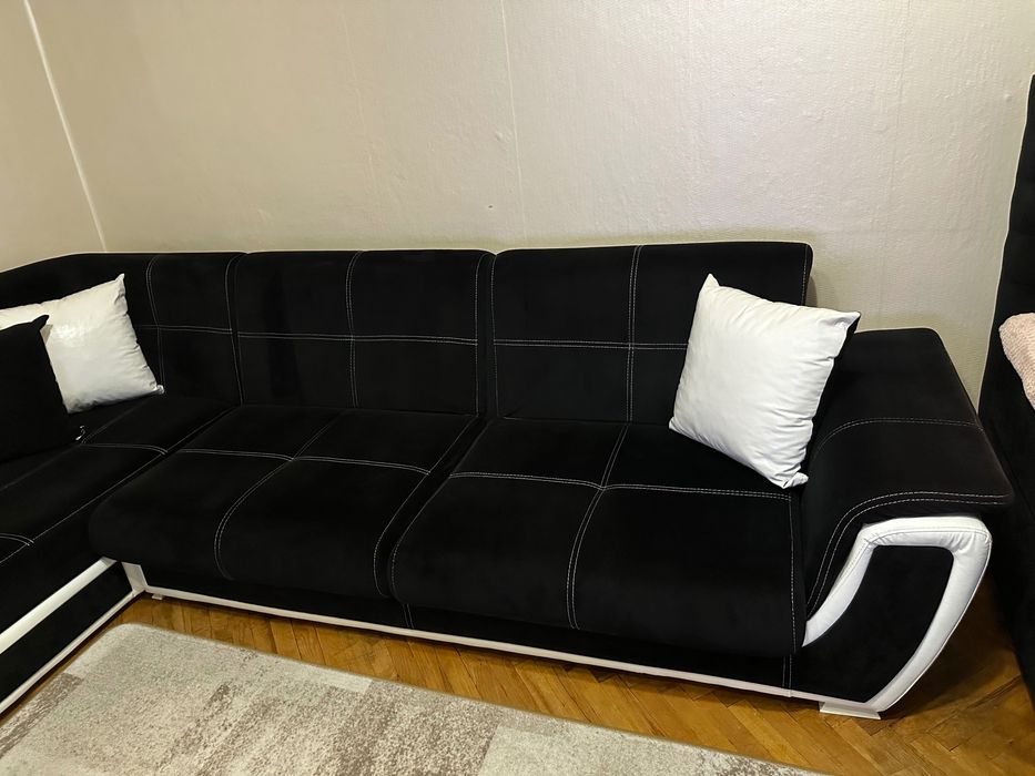 Ъглов диван с лежанка