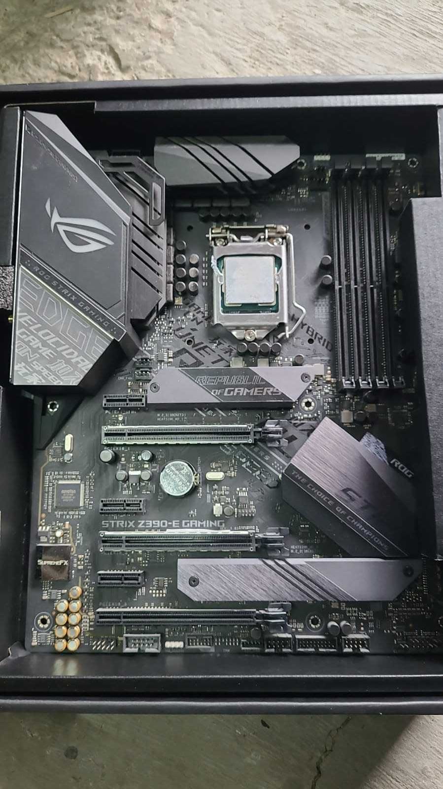 Placa de baza ASUS STRIX Z390-E GAMING / i9 9900k  / rtx 3060