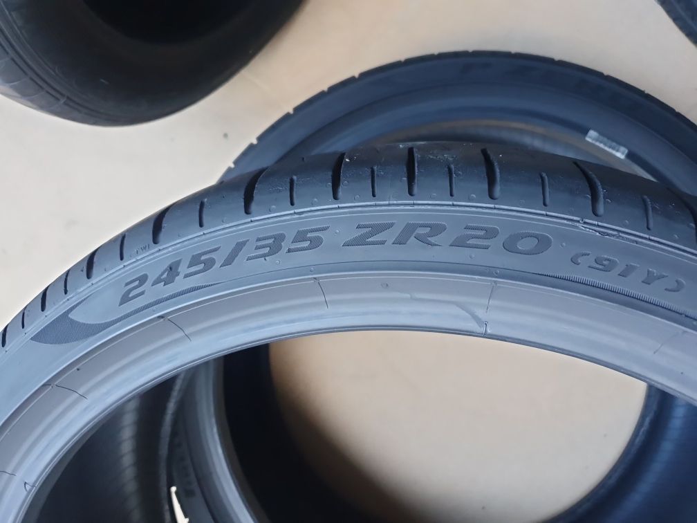 2 Anvelope Vară Pirelli 245 35 ZR20 Stare impecabilă.