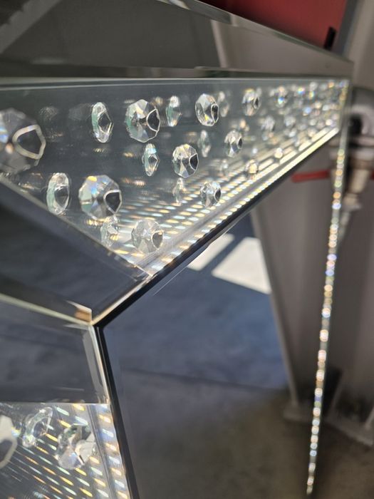 Луксозно LED огледало с кристали
Размер: 80x120 см;
Основен