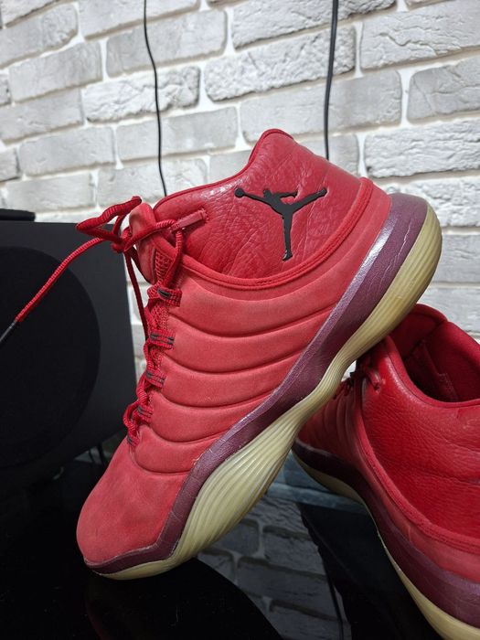 Оригинальные кожаные кроссовки