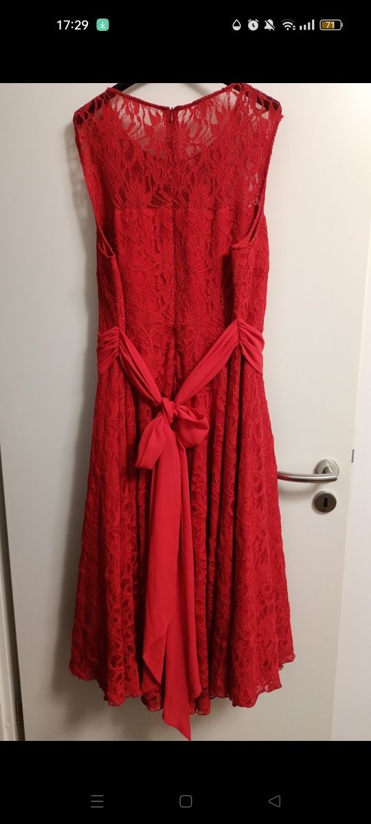 Rochie roșie din dantela