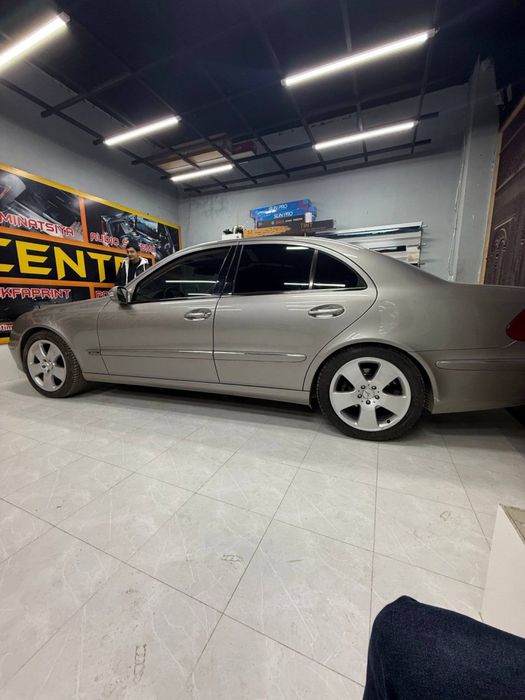 Mercedes W211 plyonka qilingan