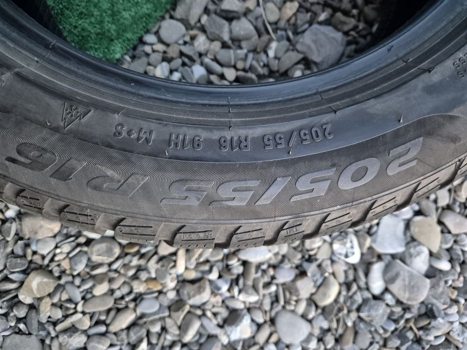 Vând cauciucuri 205/55/16 M+S // Runflat// Pirelli  set complet