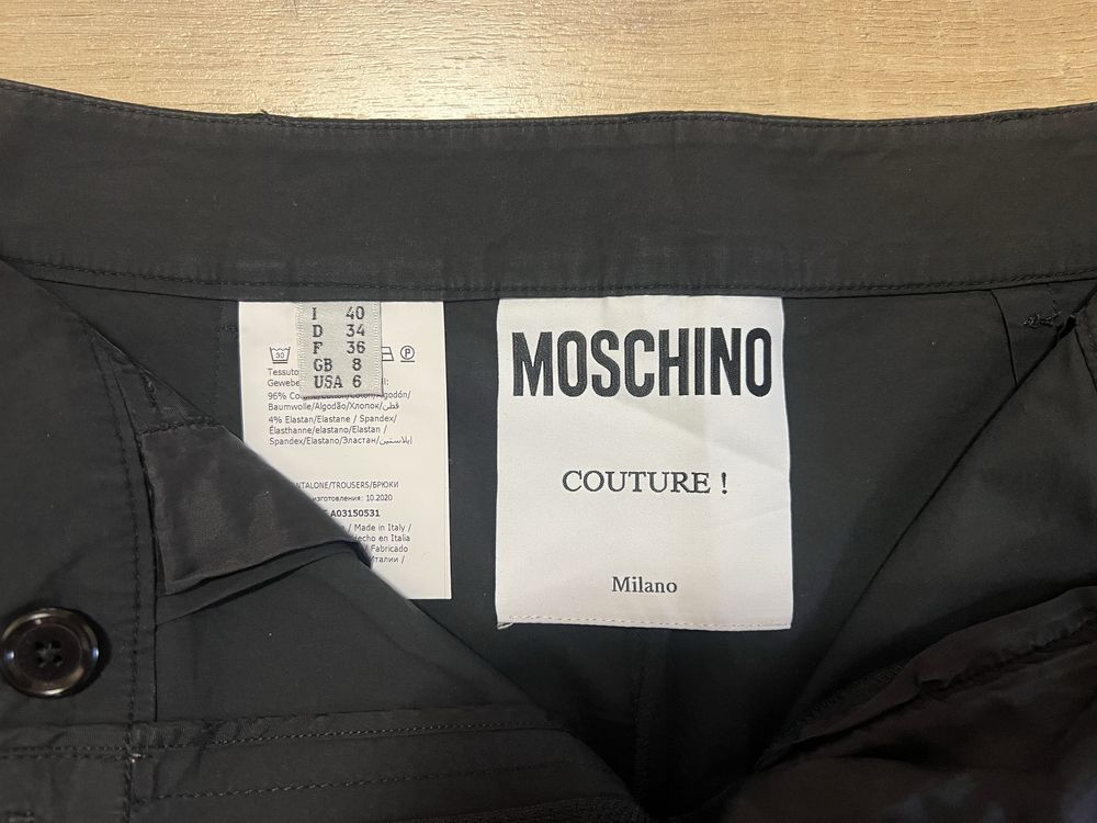 Къси панталони Moschino