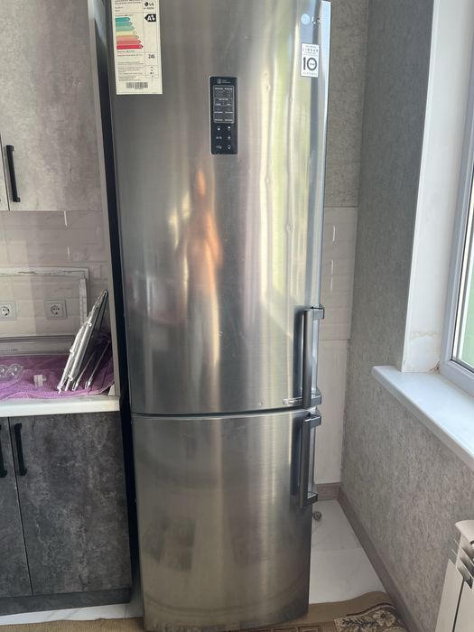 Продам холодильник LG
