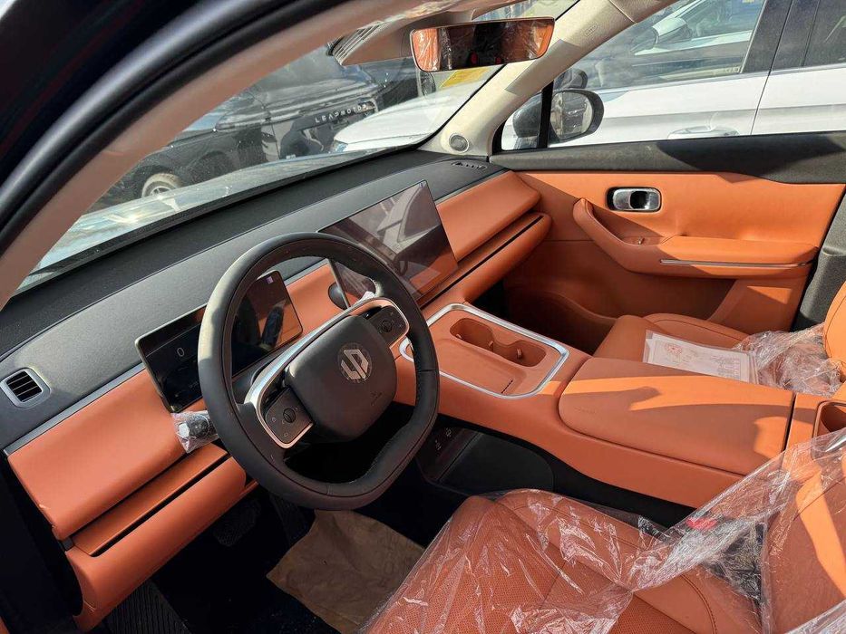 Leapmotor c16 модель 2026 гибрид 280km апельсин, массаж, холодильник.