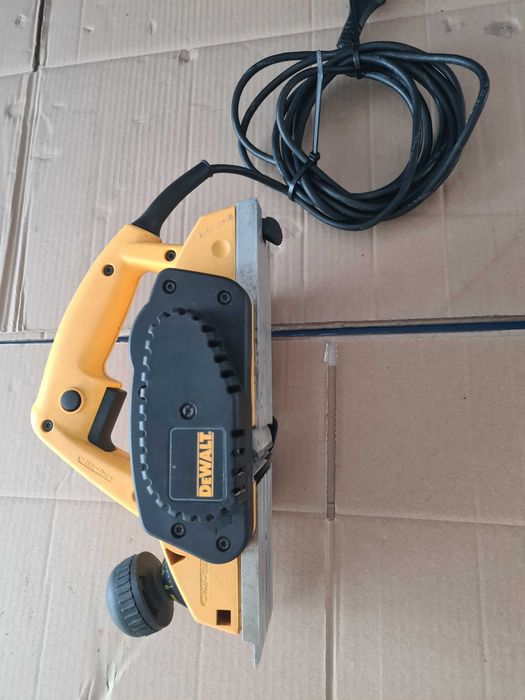 Rindea electrica Dewalt 600 wati