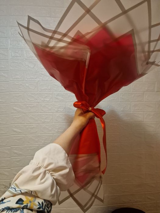 Idei de cadou buchet trandafiri cu mesaj personalizat