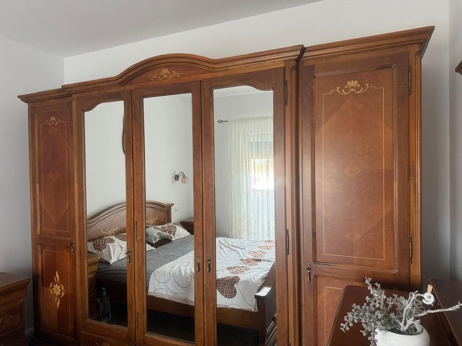 Vând dormitor boticelli lemn masiv