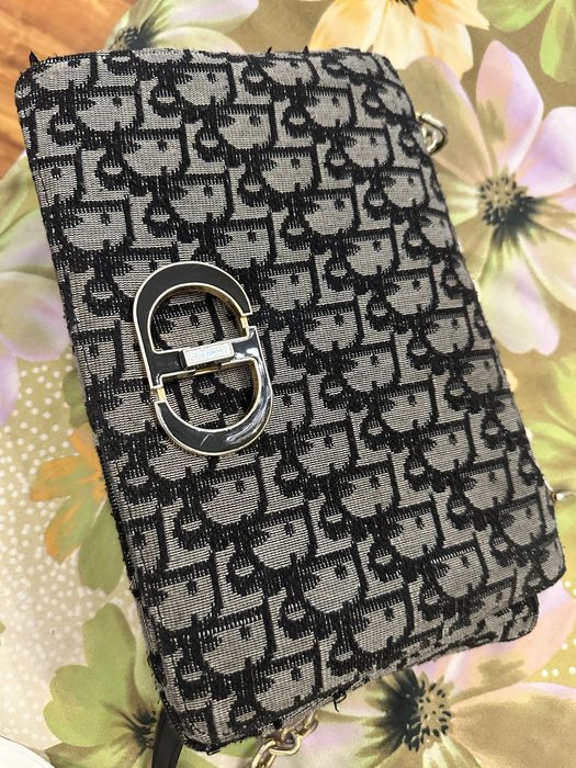 Vand geanta pentru detalii scrie-mi in privat