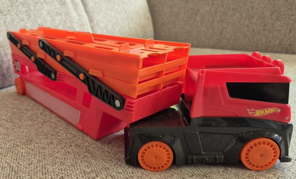Camion Transportator Hot Wheels Gigant (Mega Hauler)