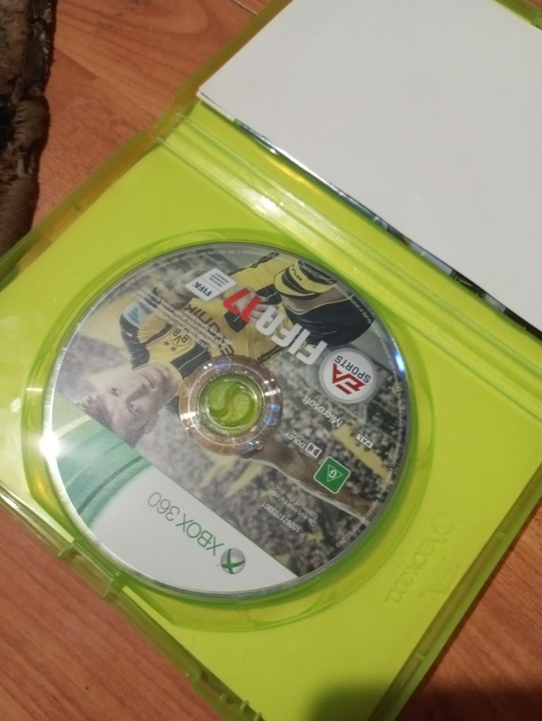 Vând Xbox 360 funcționabil 60gb fără probleme