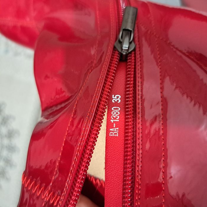 Продам новые ботинки