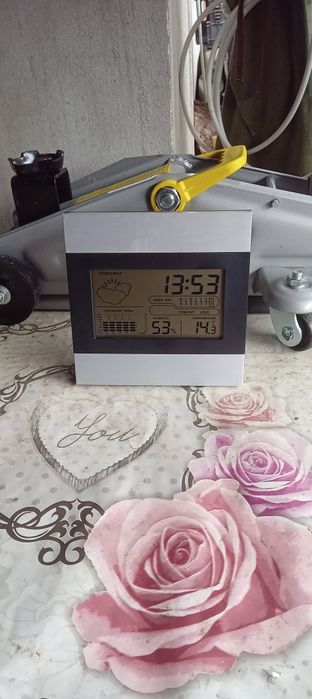 Higrometru,termometru,ceas,alarma,data