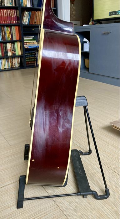 универсална стойка за китара