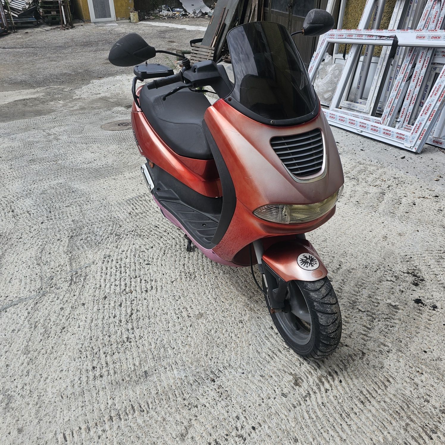 Продавам скутер Пежо Елисео 50