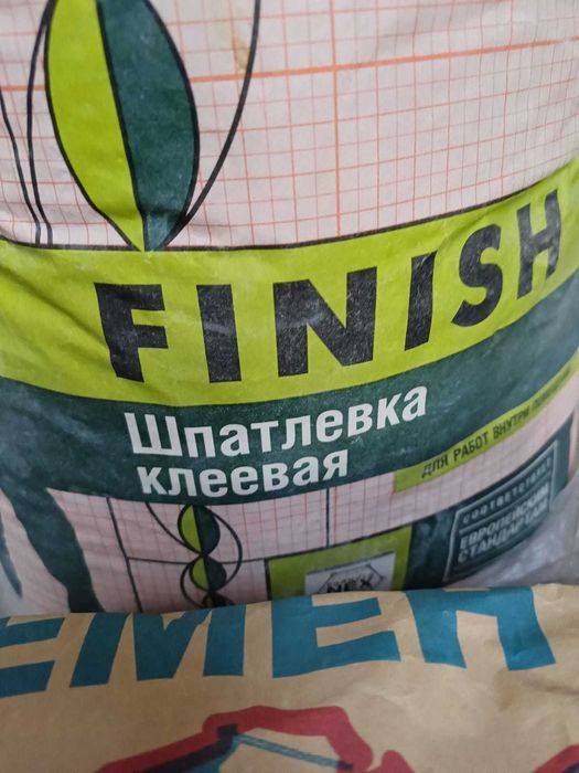 Шпатлёвка Алинекс финиш, клей для кафеля, цемент - остатки от ремонта.
