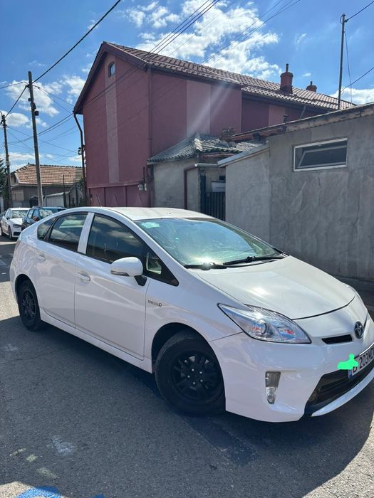 Inchiriez toyota prius 3 2014 uber bolt automata hibrid