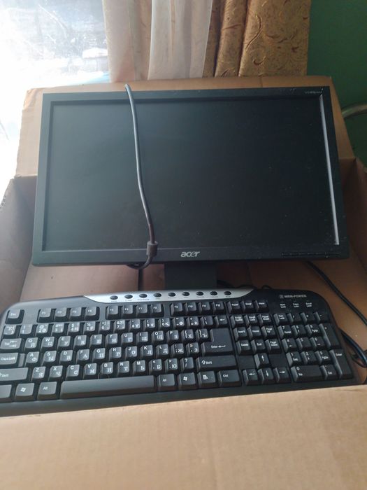 Продам монитор 44см -27 см