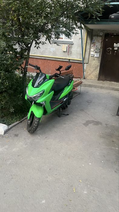 Maxi скутер, макси мопед