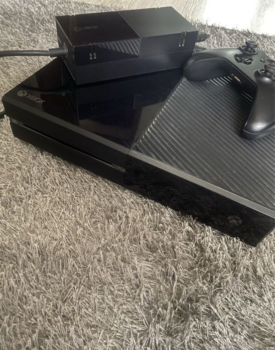Xbox One с контролер