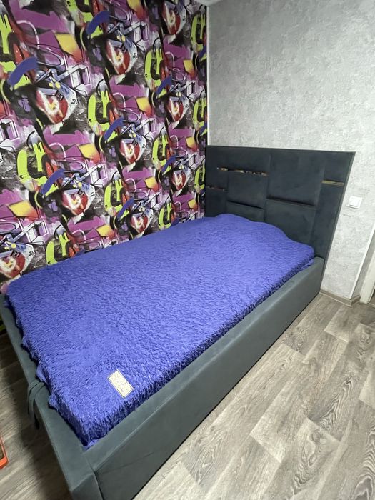 Кровать с матрацем