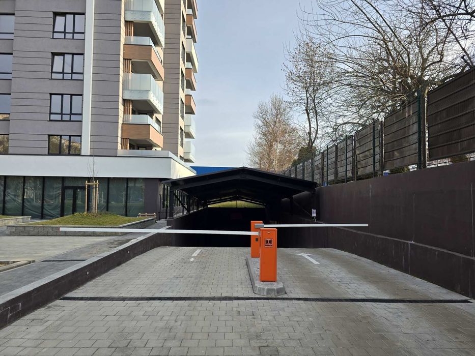 Гараж под наем в сградата на 1Home