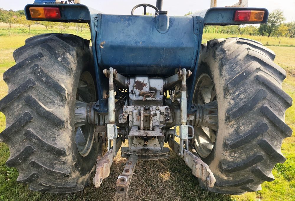 Tractor EBRO 6080 DT 4x4 motor Perkins în 4 pistosne de 80 cp