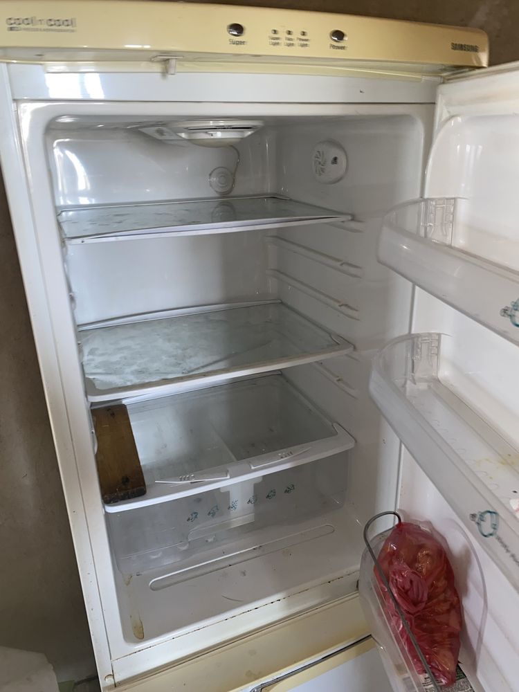 Продаю в хорощем состоянии холодильник samsung