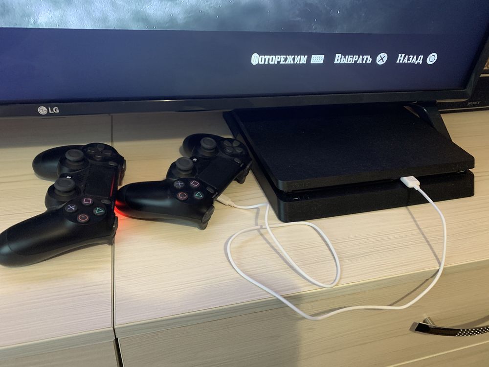 Ps 4 slim 1Tb в идеале не из под пороката.