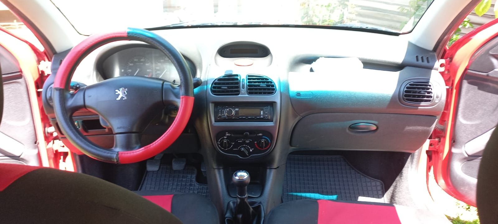 Peugeot 206 , an 2008 , km 96000 , întreținut