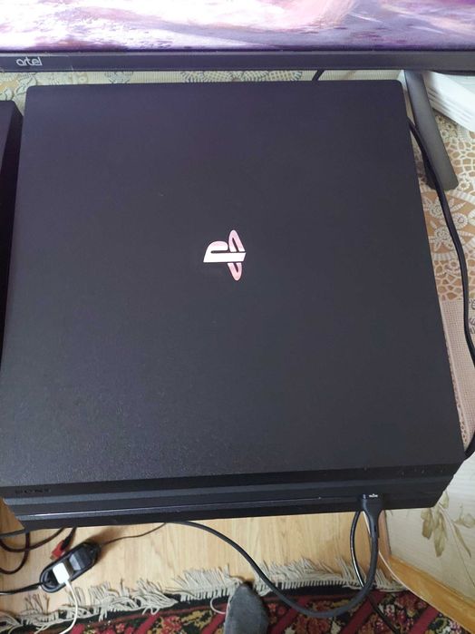 Playstation 4 pro 1Tb 2ta joystik+Krobka