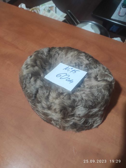 Кожени шапки естествен косъм