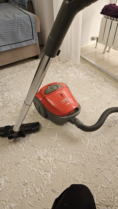 Пылесос LG (мощный, рабочий, но с шумом)