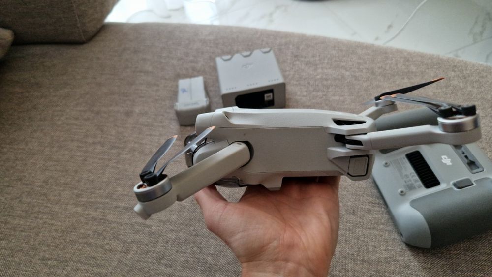 DJI mini 3 PRO + baterie rezerva și încărcător baterie original
