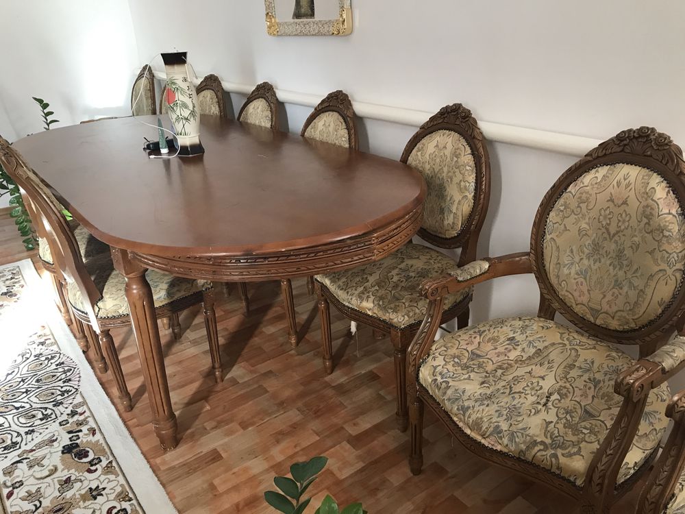Стол с стульями, кресло, софа