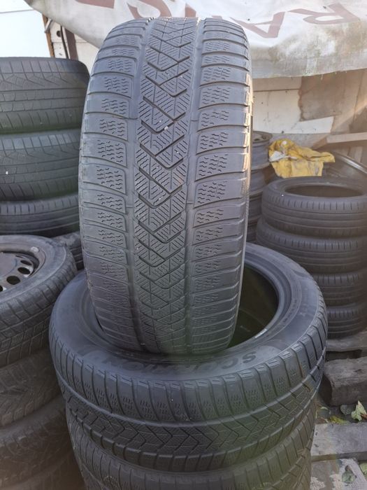 Vand 2 anvelope 275 45 20 pireli  de iarna