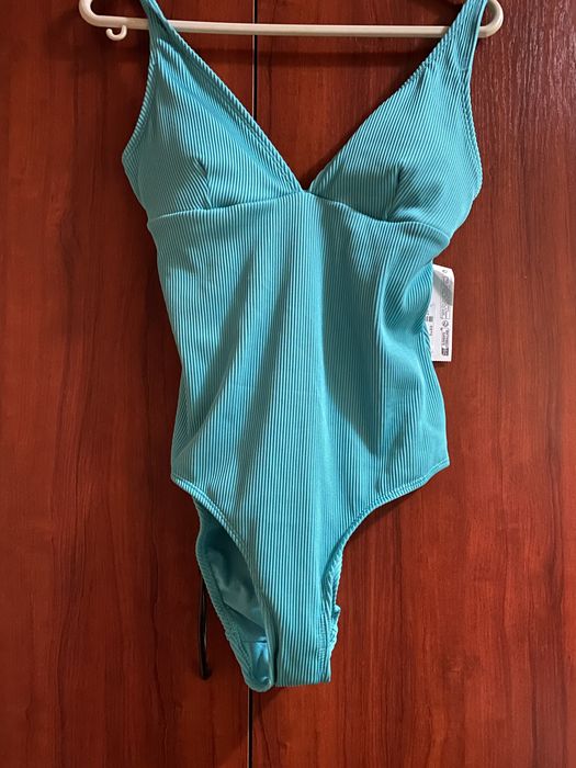 Costum de baie nou