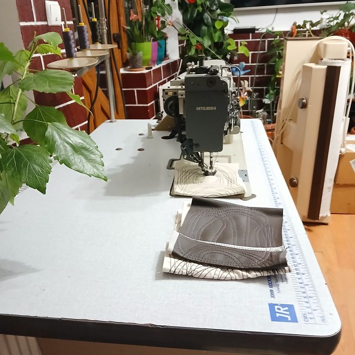 Masina de cusut cu 2 ace MITSUBISHI pentru gros ,stofa ,piele etc.