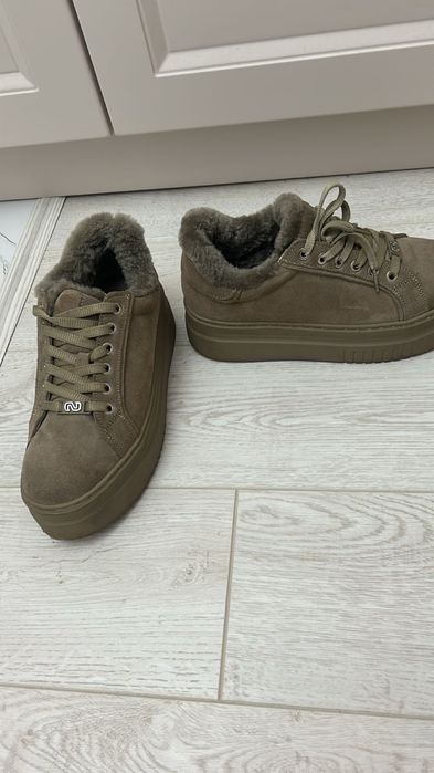 Продам теплые кеды от Nursace