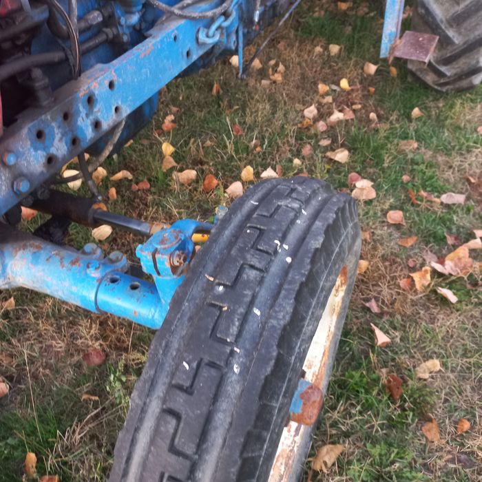 Tractor U650 cu troliu si sapa