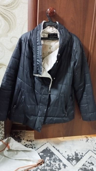 Продаю женскую куртку 46 размер