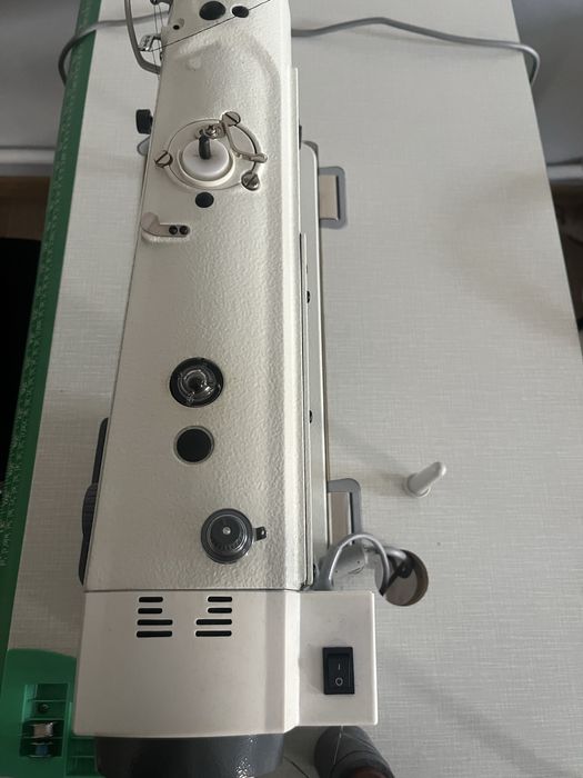 Zoje tikuv mashinasi