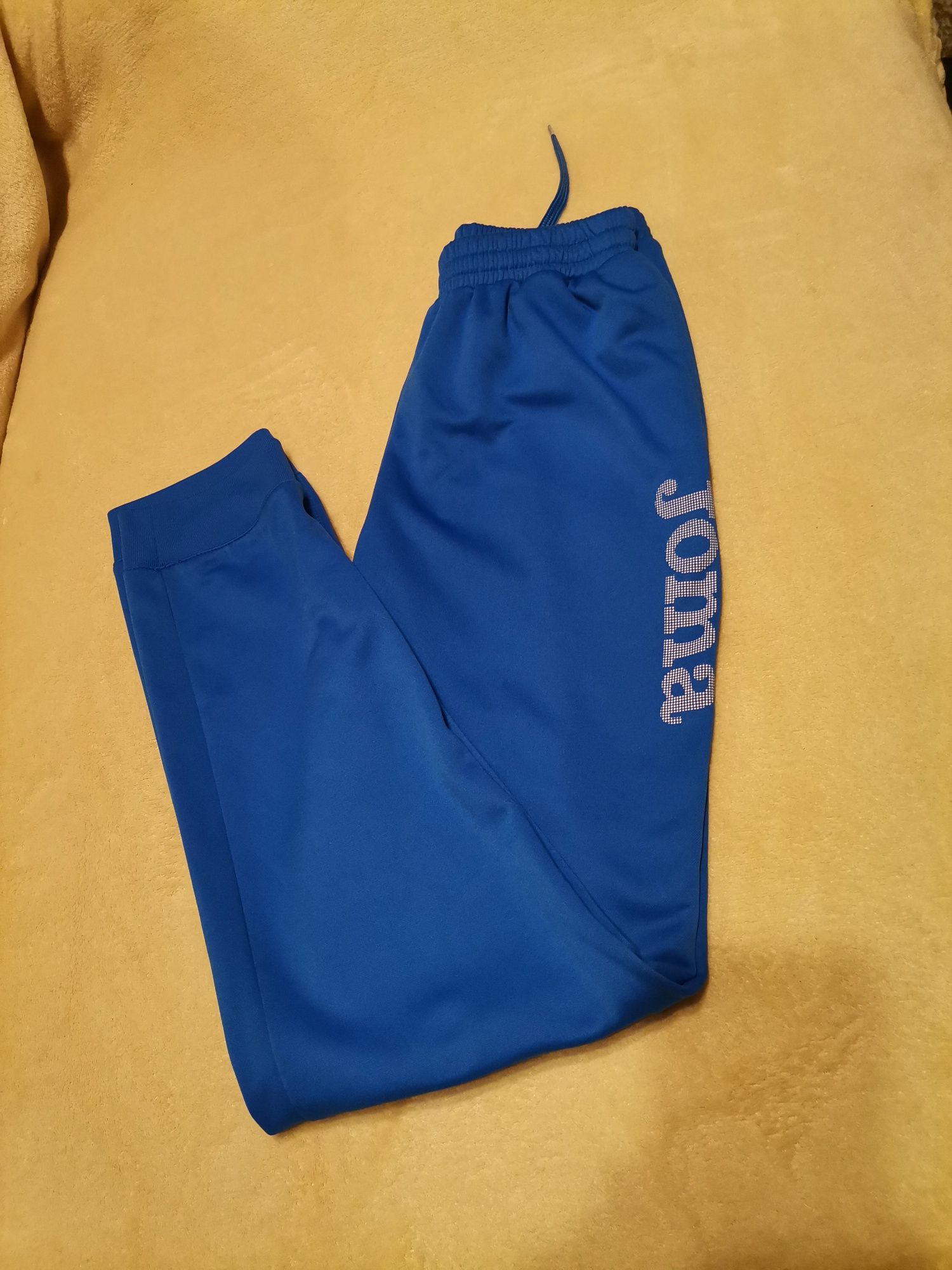 Vand pantaloni sport pentru adokescenti