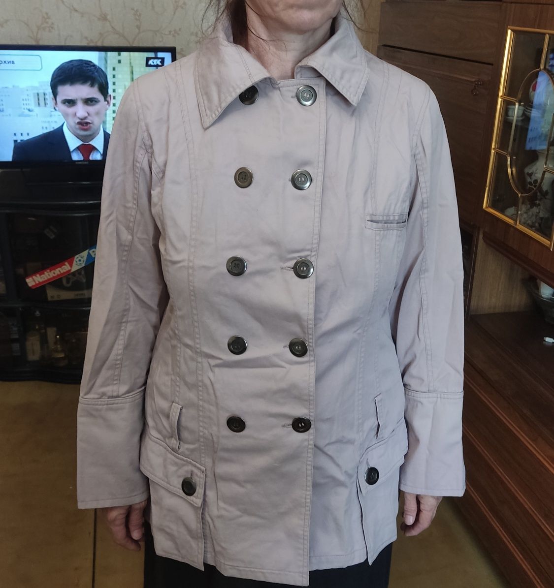 Продам осеннюю и зимнюю одежду. Ветровки и куртки.