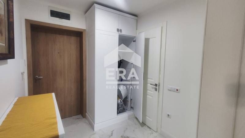 ЕКСКЛУЗИВНО! Двустаен обзаведен апартамент под наем, над хипермаркет Б