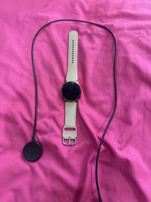 Продам смарт часы watch два