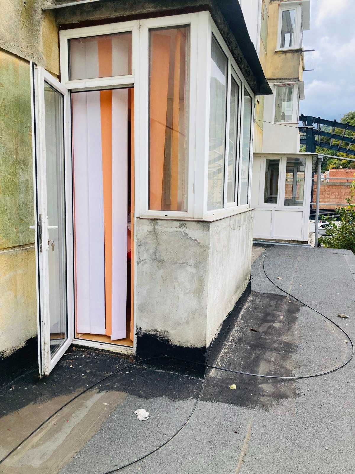 Apartament 2 camere de vanzare Baile Herculane zona piata